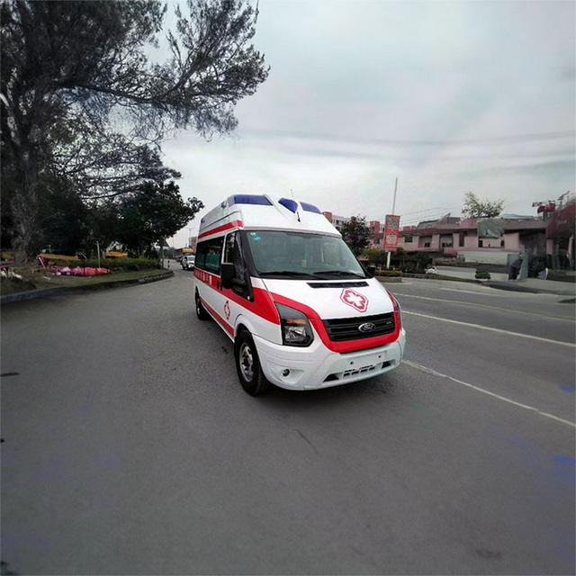 救护车闯红灯也是要根据实际情况来行驶