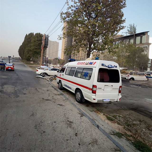 宁夏自治区金凤区租赁私人救护车到宁夏医学院附属医院出租转院救护车多少钱