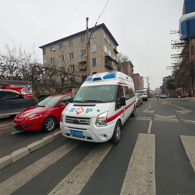 金凤区私人救护车出租到银川市妇幼保健院救护车出租公司背哪些