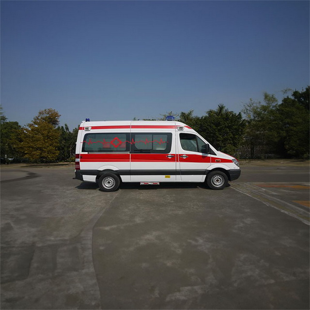 2024年宁夏银川贺兰县救护车出租:银川跨省救护车 救护车价格钱辆