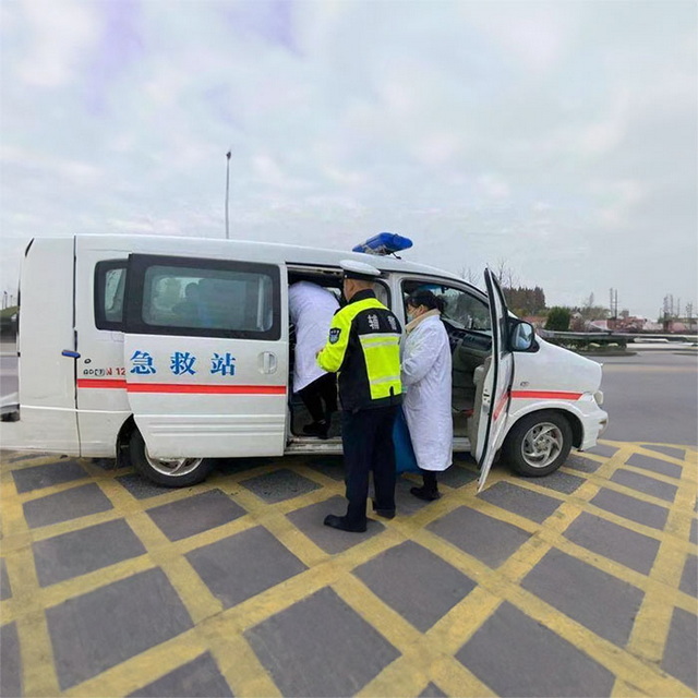 银川市兴庆租用私人救护车到宁夏回族自治区社会福利院救护车出租多少钱